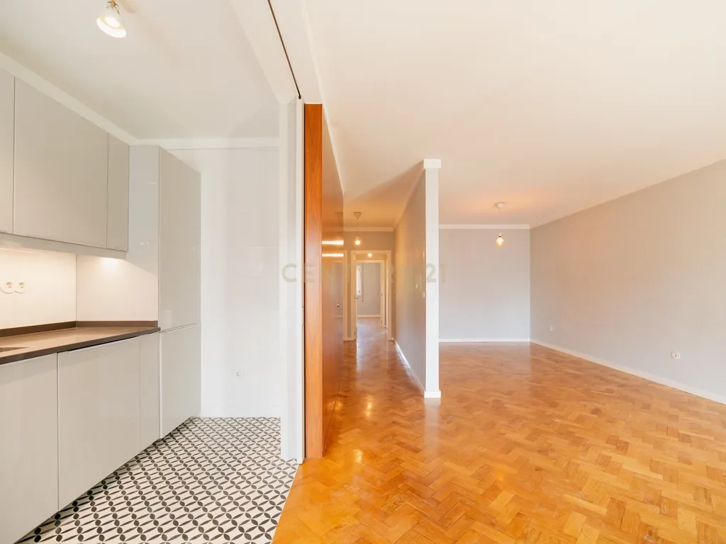 Apartamento T2 na Rua Manuel Carqueja - junto à Praça Velasquez - Porto - Image 5