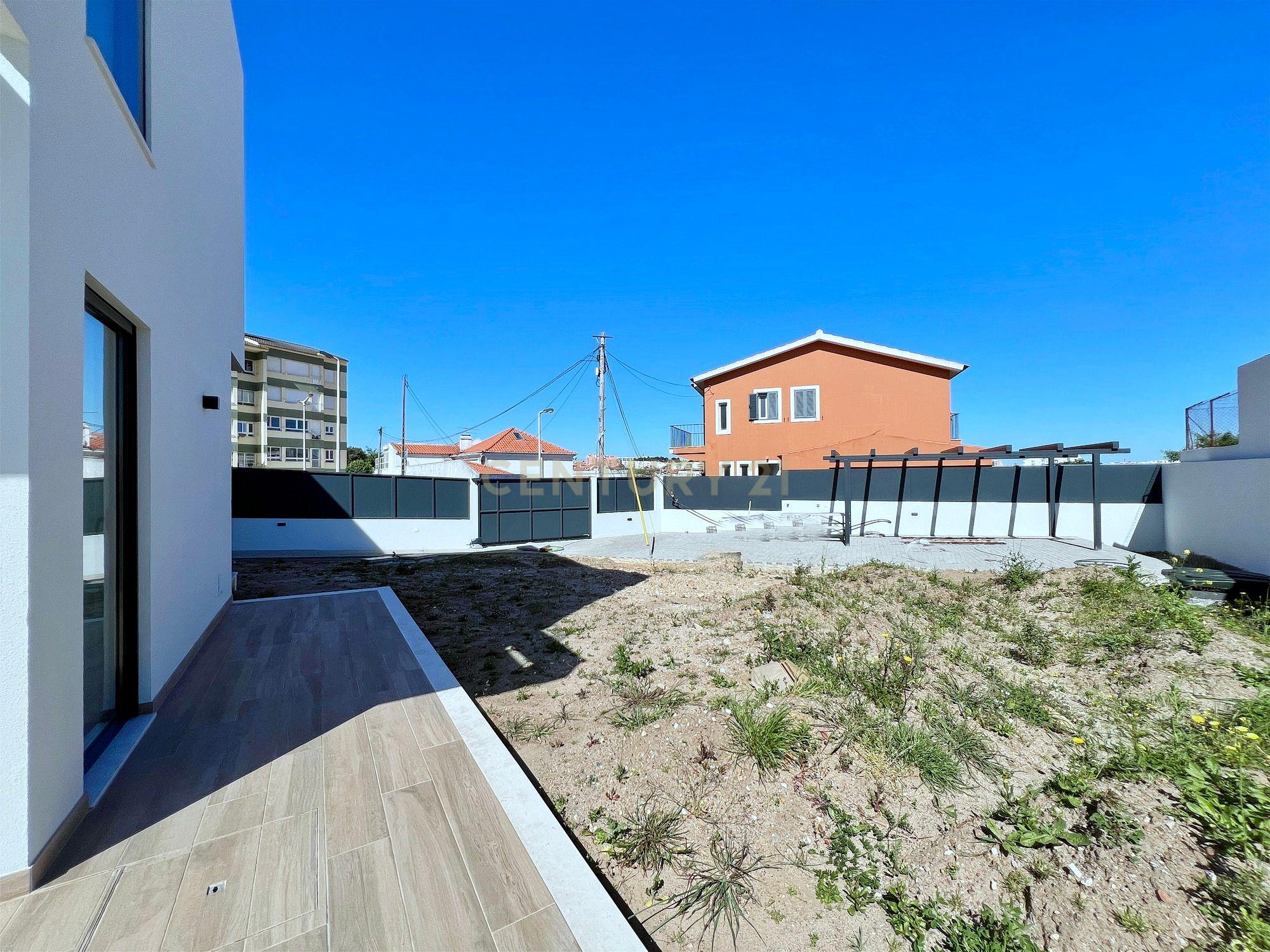 Fotografia 9 de Moradia T4 com Piscina na Parede (Cascais, Lisboa)