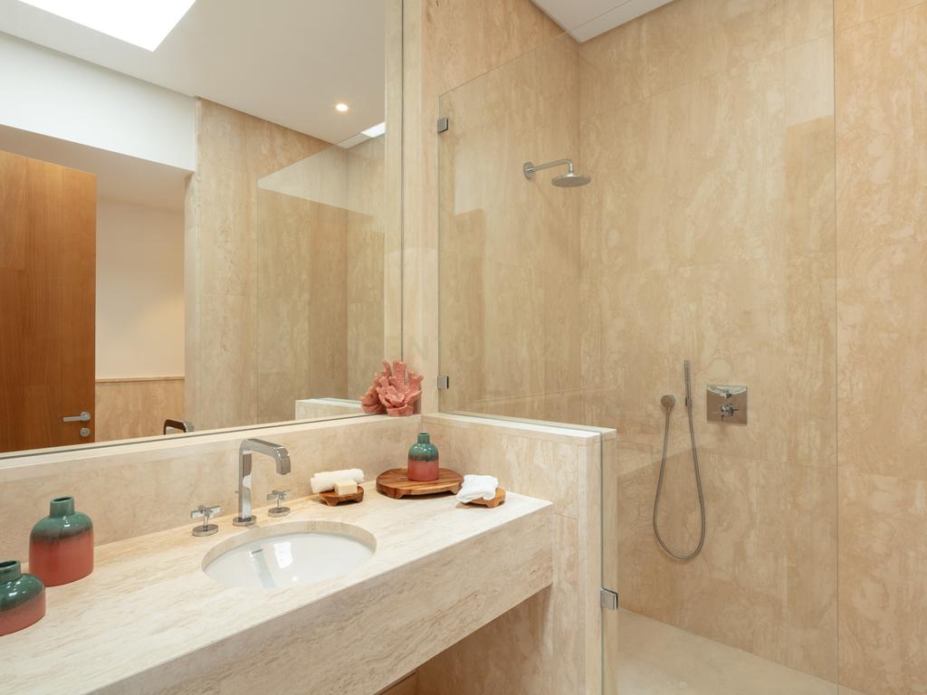 Villa Green 10: Elegância Contemporânea e Luxo à Beira do Golfe na Finca Cortesin - Image 18