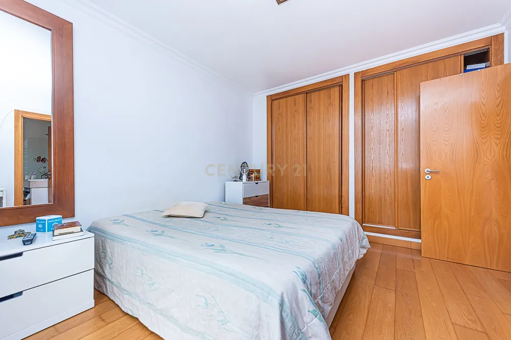 Moradia T3+1 com Garagem em Cabanas - Image 16