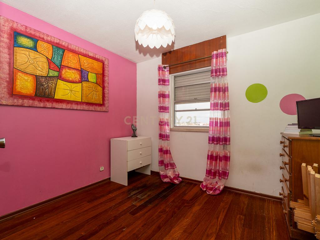 Apartamento T2 em Santo António dos Cavaleiros_Muito bem localizado - Image 19
