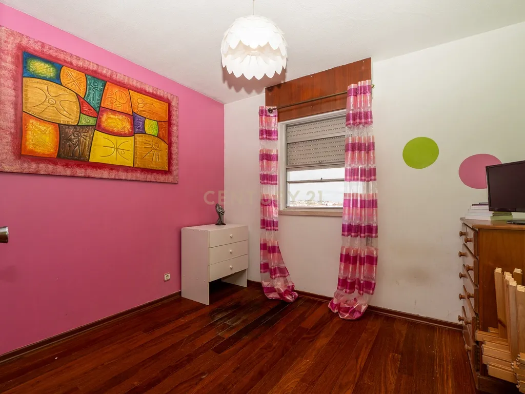Apartamento T2 em Santo António dos Cavaleiros_Muito bem localizado - Image 19