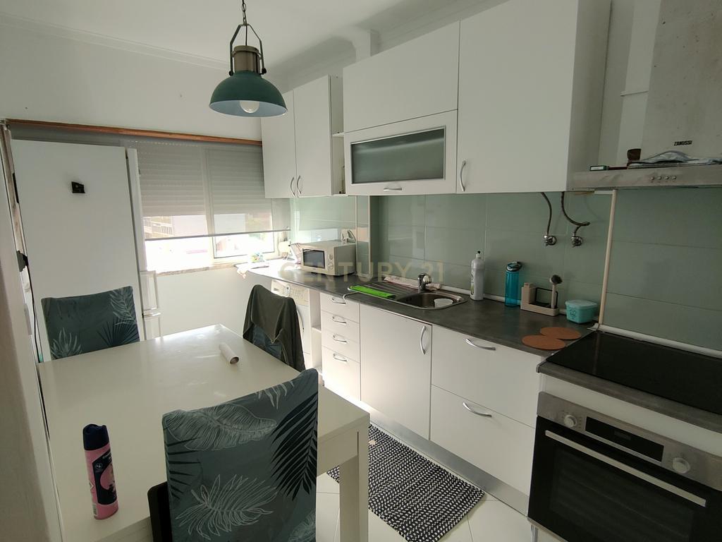 T1 Remodelado no Laranjeiro – Último Andar  - Image 2