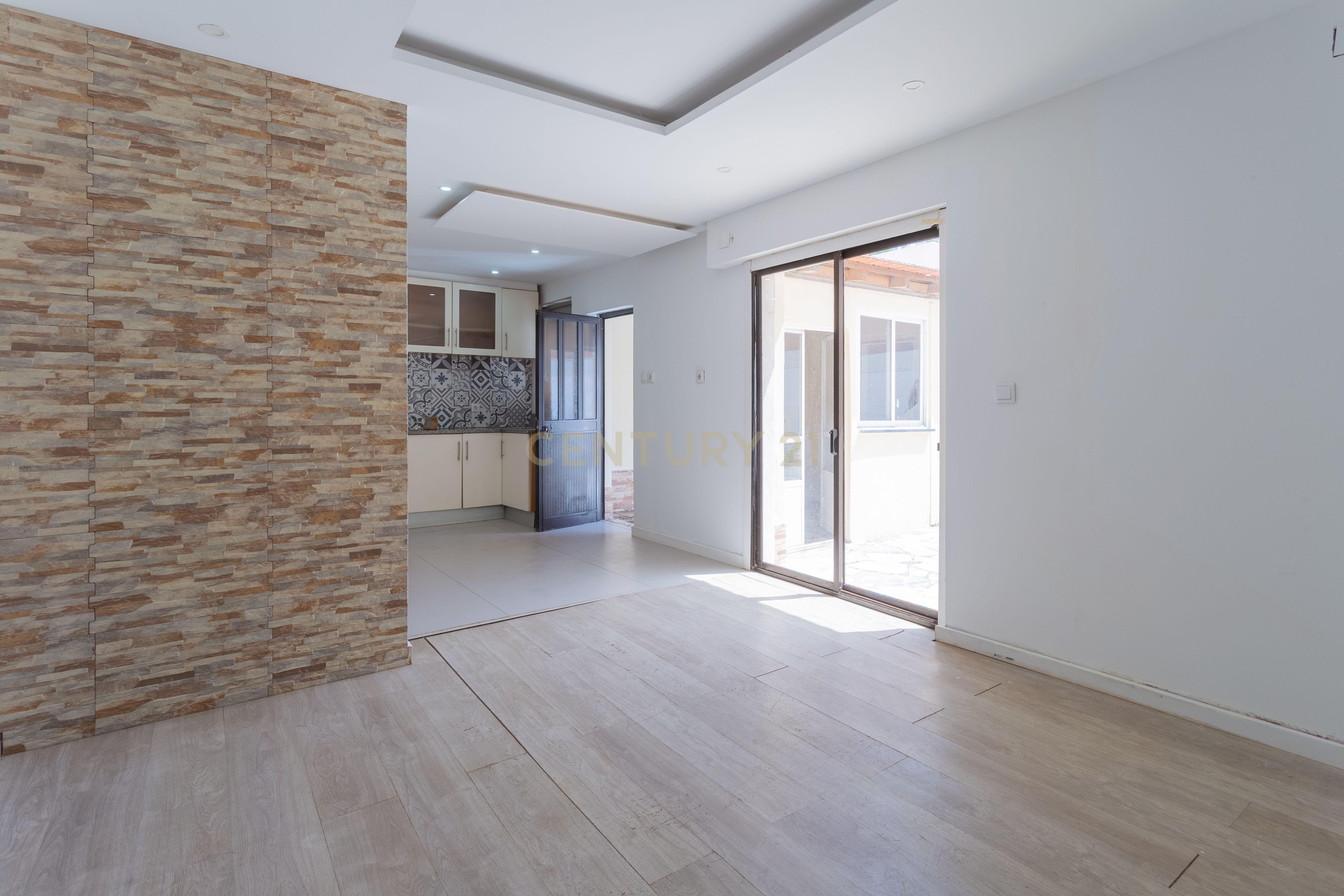 Fotografia 6 de Casa T3 em Vale Fetal, Charneca de Caparica (Sem licença de utilização)