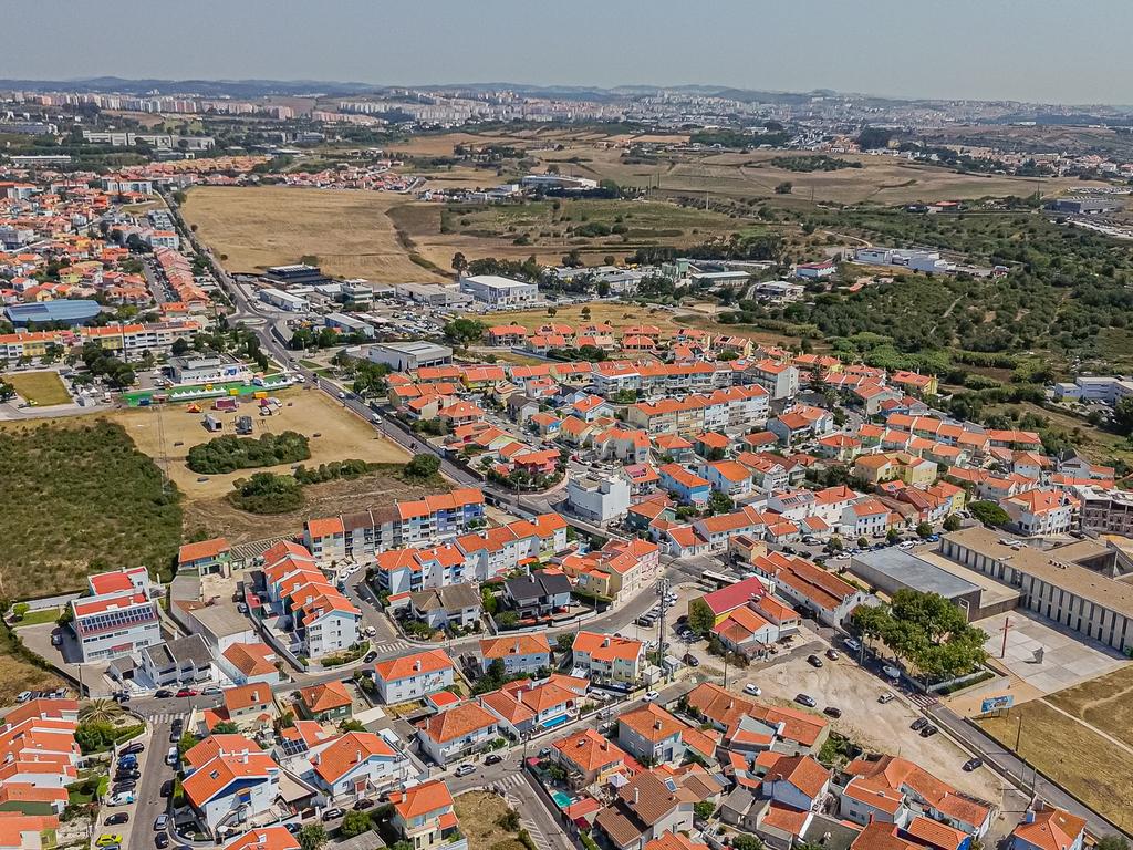 Apartamento T2 parcialmente renovado — Porto Salvo - Image 40