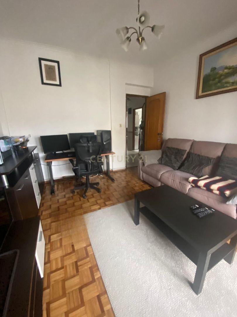 Apartamento T3 na Rua Dr. António José de Almeida, Póvoa de Santo Adrião - Image 5
