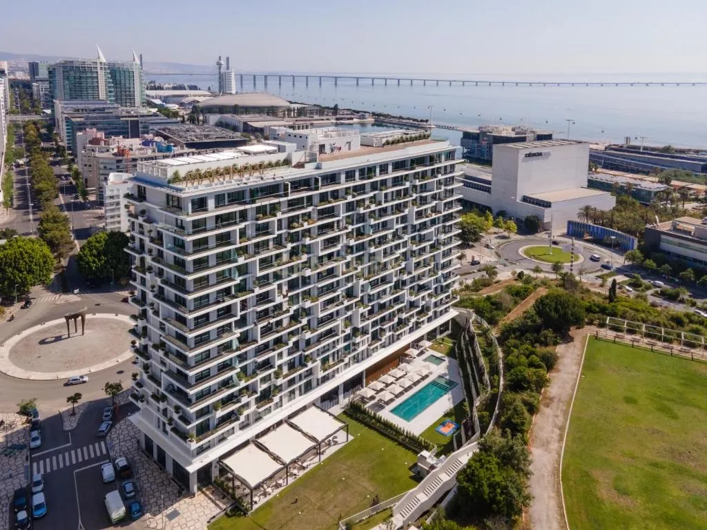 Apartamento T2 para Investimento Turístico no Empreendimento Martinhal Residences - Image 1