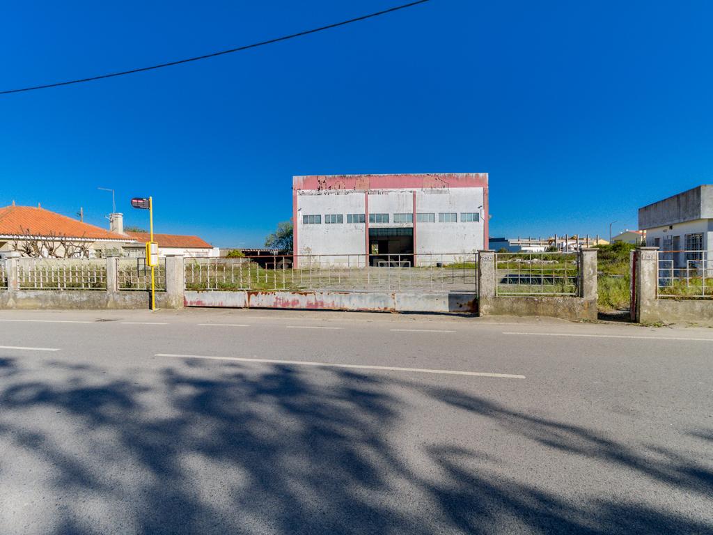 Armazém de 1080m2 com terreno de 7080m2 com afetação de armazéns e actividade industrial - Image 4