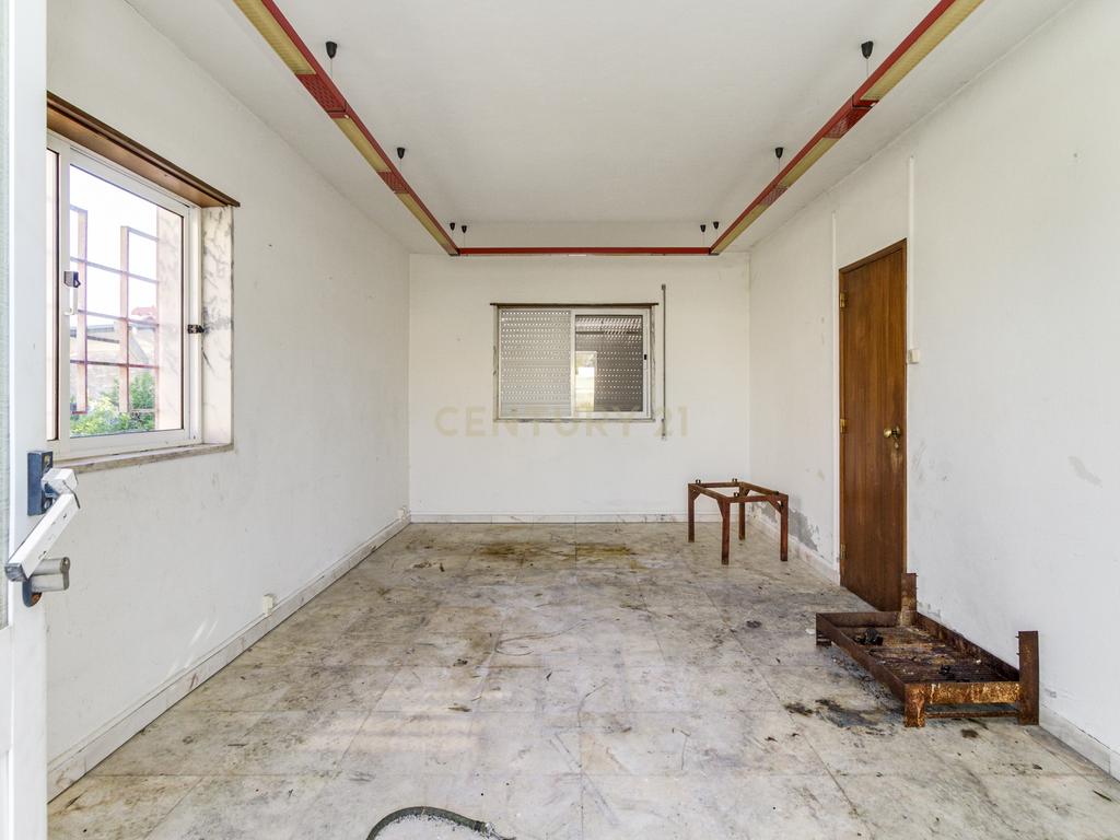 Armazém de 1080m2 com terreno de 7080m2 com afetação de armazéns e actividade industrial - Image 33