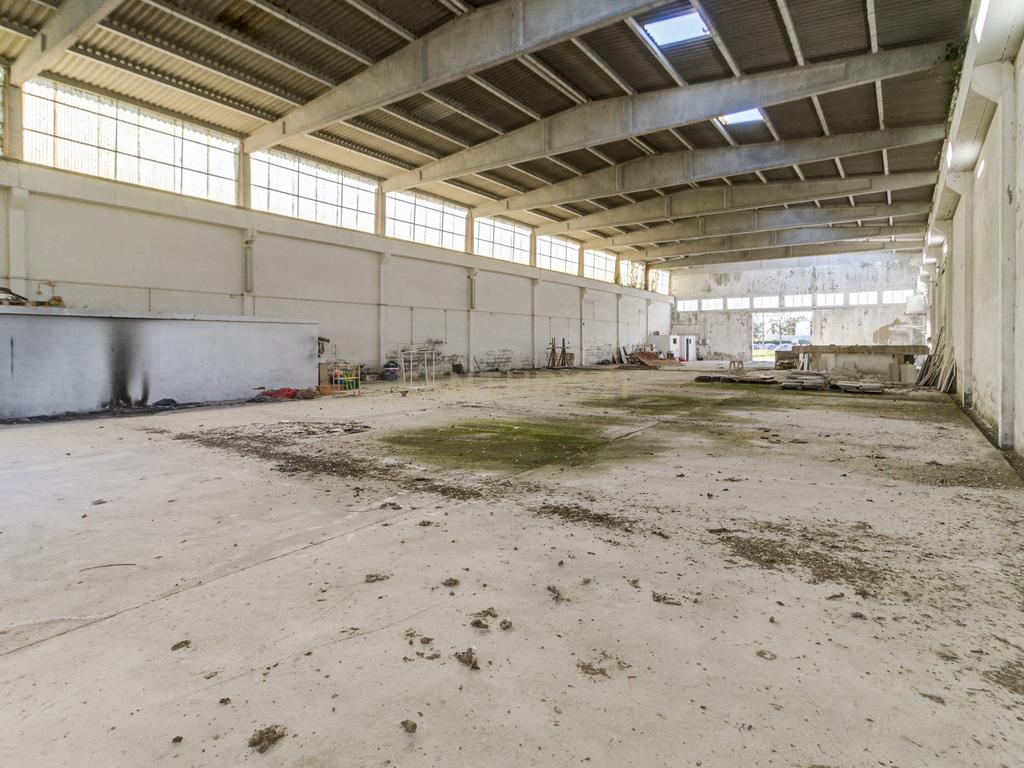 Armazém de 1080m2 com terreno de 7080m2 com afetação de armazéns e actividade industrial - Image 45