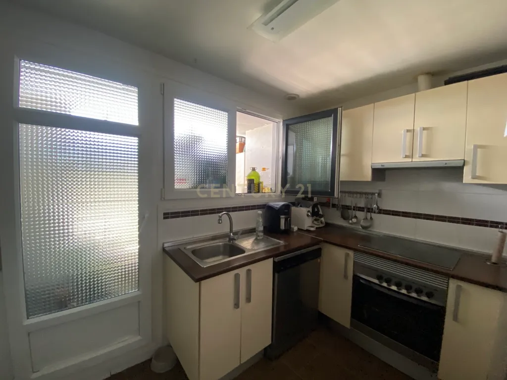 Luxuoso Apartamento com Vista Panorâmica em Madrid - Image 11