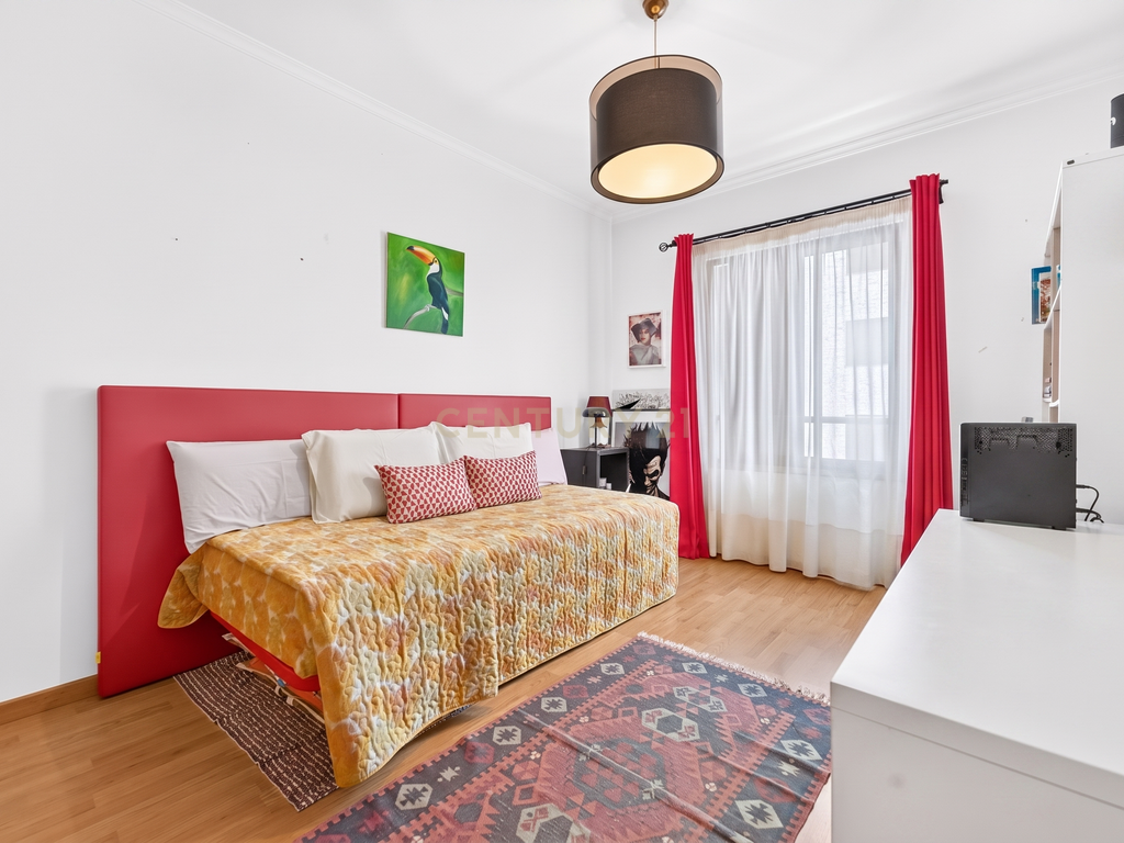Apartamento T1 com Boas Áreas em Santo António, Funchal - Image 9