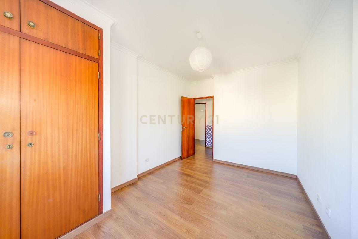 Fotografia 4 de Apartamento T2 com 75 m², situado numa zona central e muito procurada do Cacém