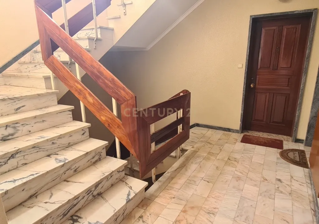 T3 Espaçoso em Excelente Localização- Quinta do Conde - Image 22