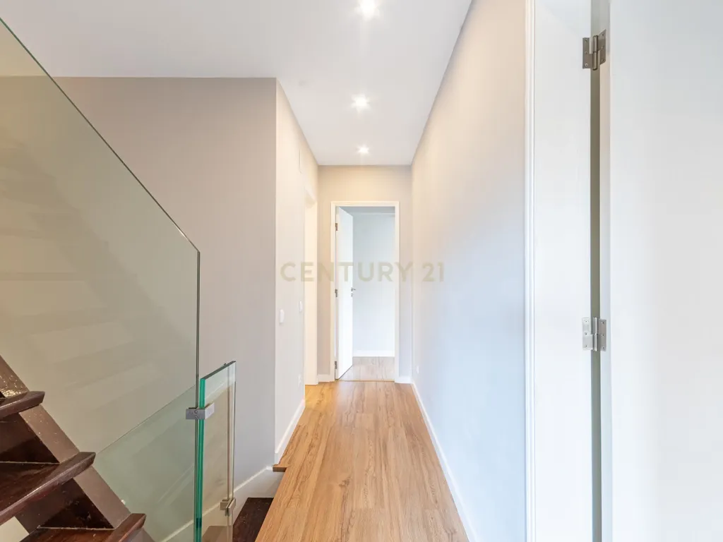 Moradia Unifamiliar T5 em Carcavelos - Image 18