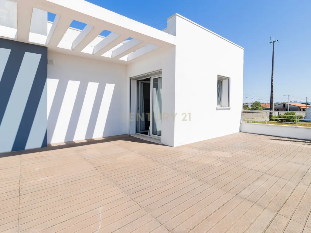 Casa de Luxo com Jardim Piscina e Jacuzzi na Marinha Grande - Image 26
