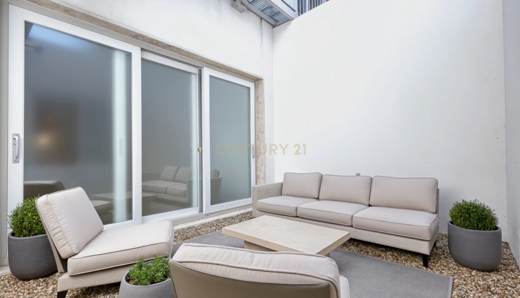 Fotografia 11 de T1 com Terraço á estrear em Santo António, Lisboa