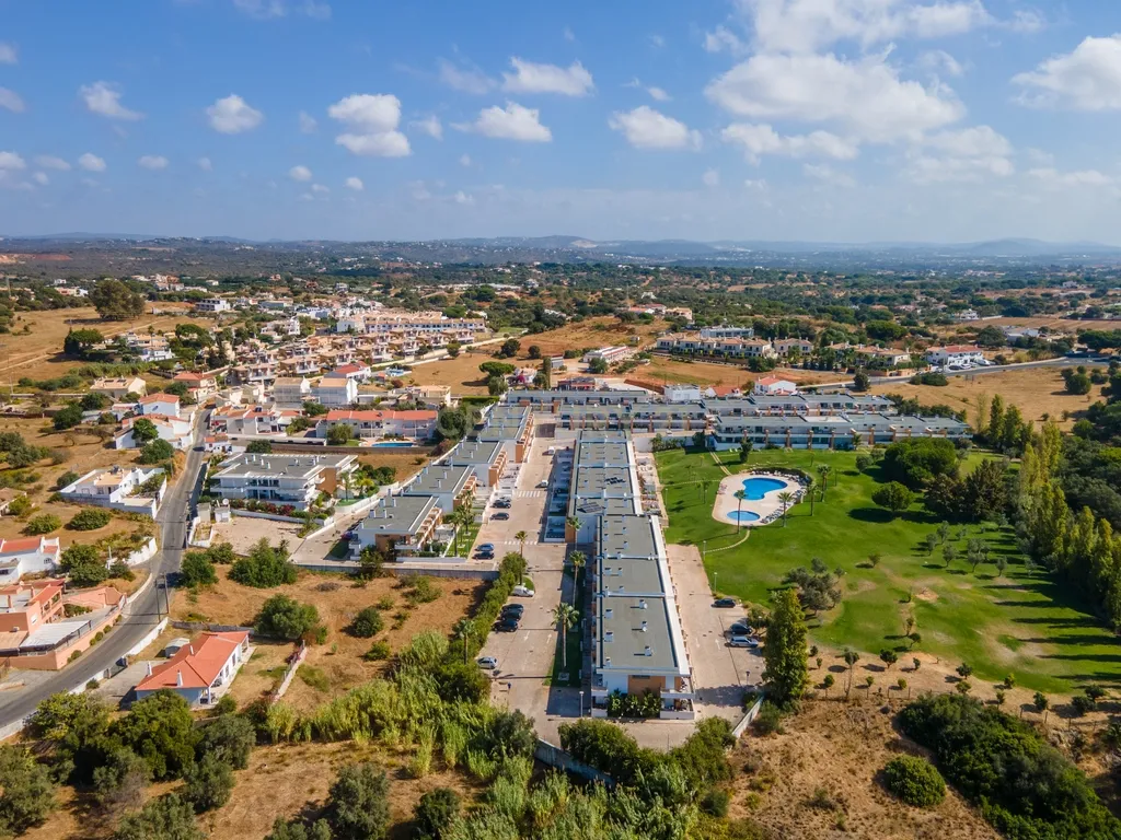 Apartamento Duplex em condomínio privado com piscina, e grande zona verde. - Image 31