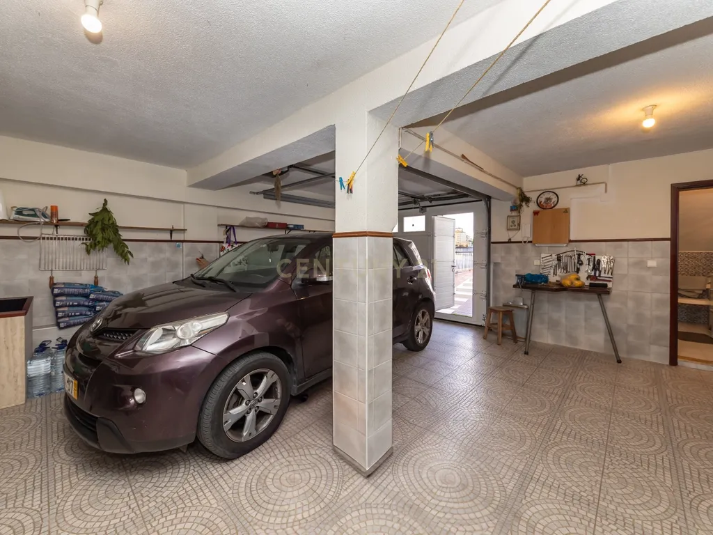 T3 + T1 com Garagem e Logradouro em Corroios, Seixal, Setúbal - Image 4