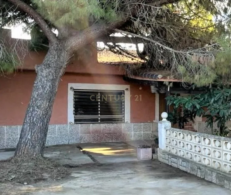 Imóvel ocupado em Torrent: moradia com piscina e alto potencial. - Image 23