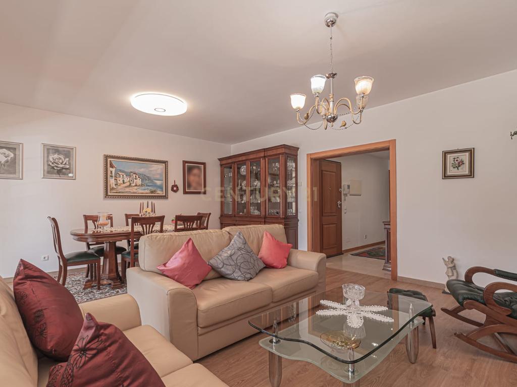 Espaçoso apartamento T3 no Casal Do Marco com Terraço - Image 36
