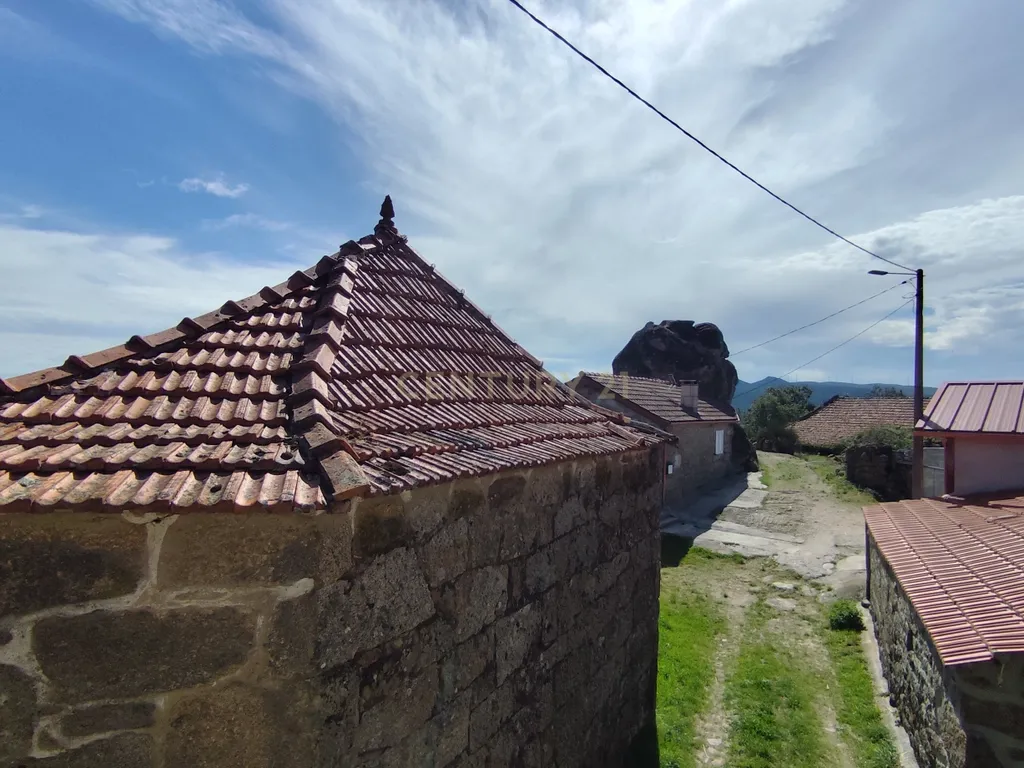 MORADIA COM TERRENO E VISTAS PARA A ALBUFEIRA DO ALTO RABAGÃO - Image 18
