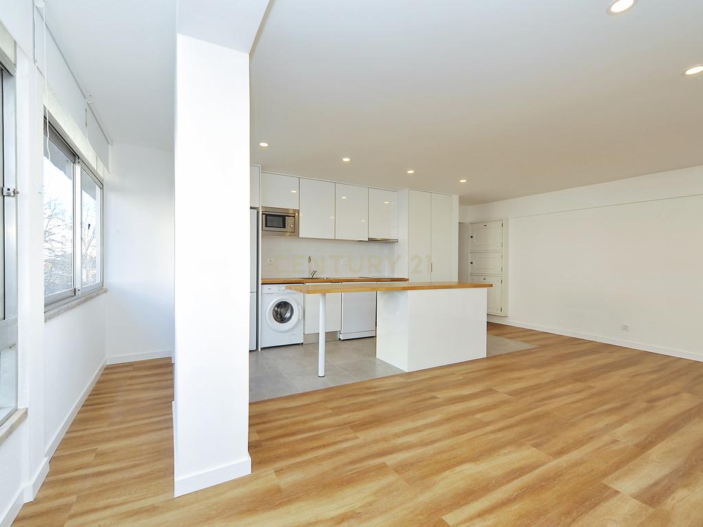Apartamento Moderno Lisboa - 2 Quartos e Vista Cidade - Image 1