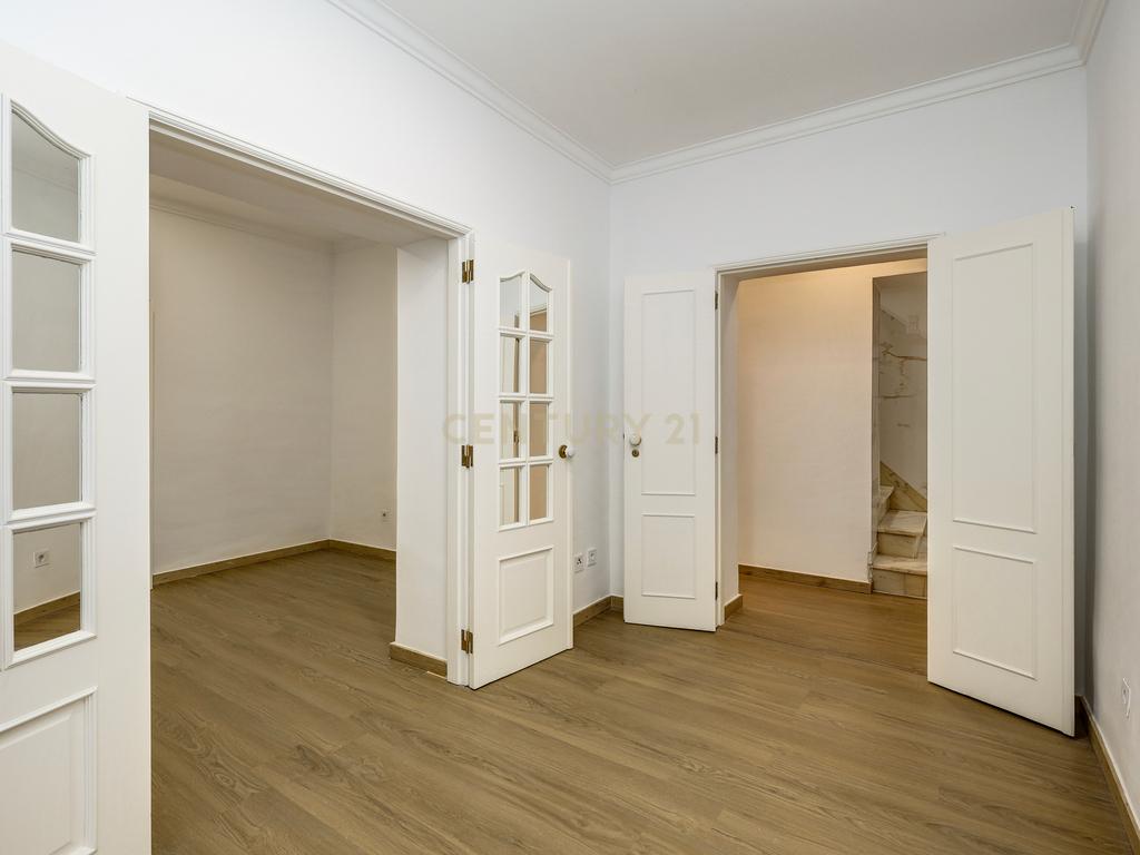 T2+1 renovado para arrendamento na Estrela (CAVE) | Lisboa - Image 16