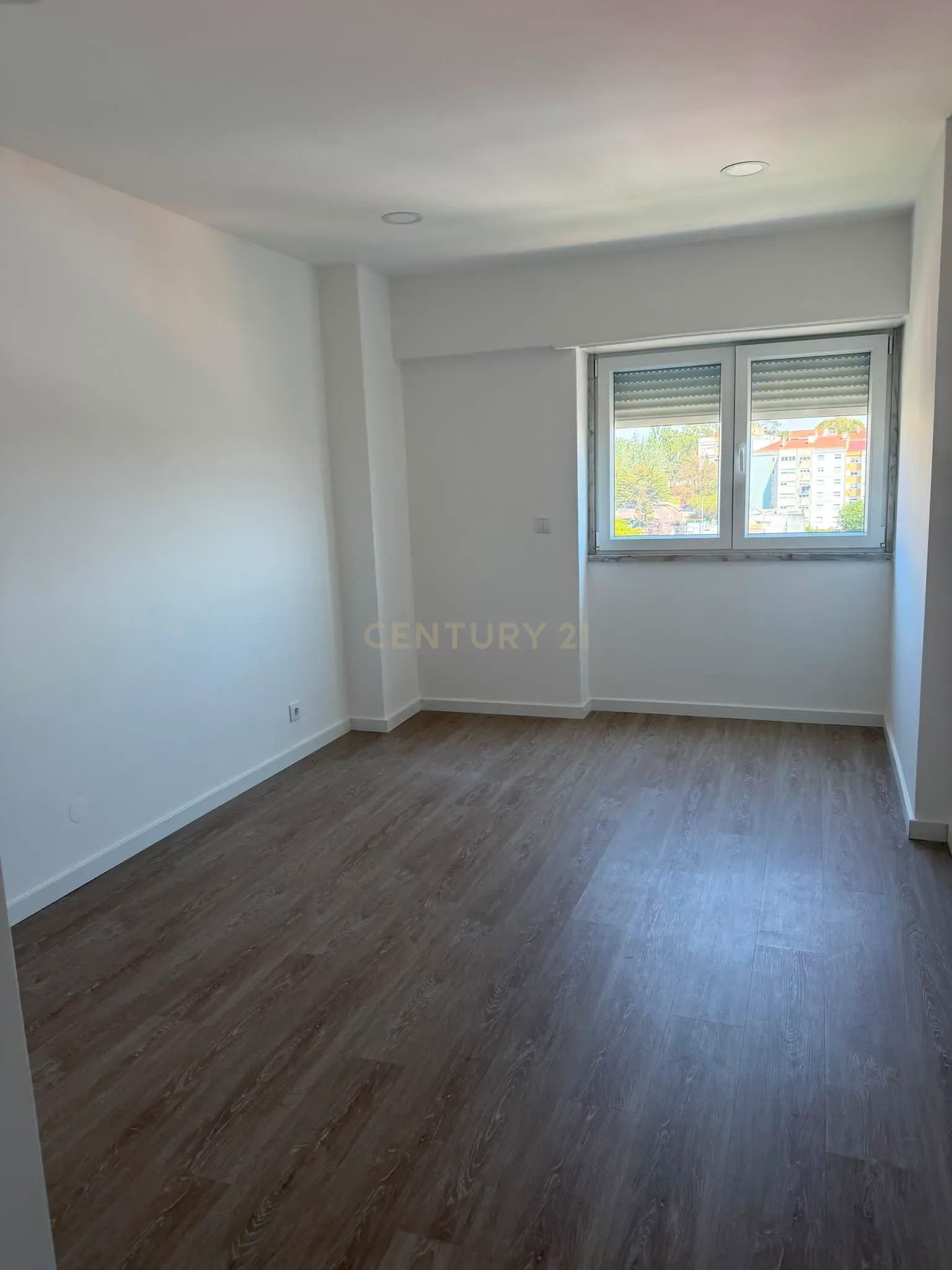 Fotografia 11 de T2 Totalmente remodelado em Massamá - Aceita se PERMUTA