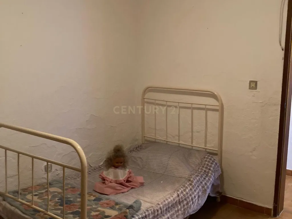 Moradia tradicional para recuperação no coração do Alto Alentejo - Image 11