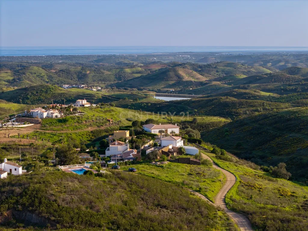 Oportunidade! - Projeto Aprovado Para Moradia com Vista Mar e Serra - Image 4