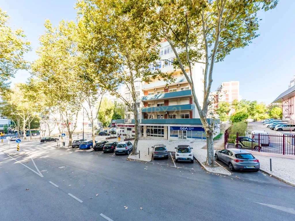 Espetacular Apartamento T5 com Terraço e Garagem, em São Domingos de Benfica, Lisboa - Image 58