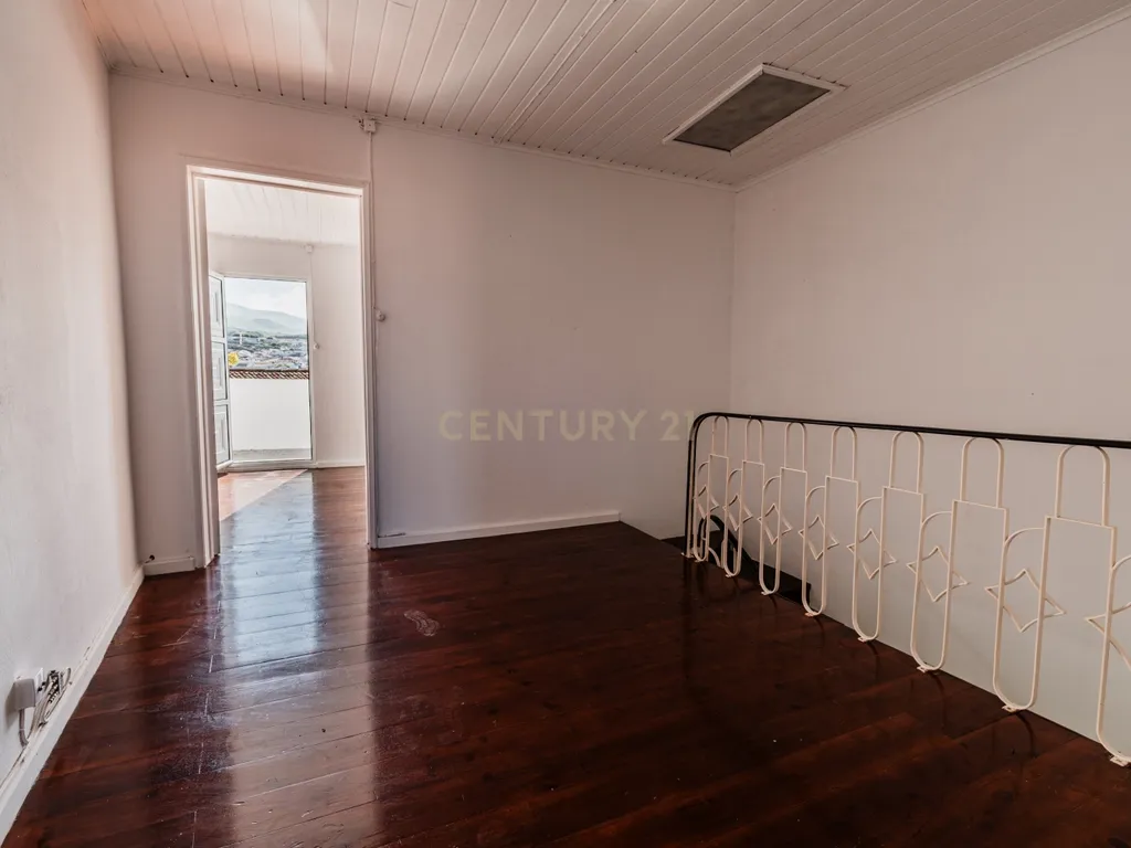 Moradia T3 com Terraço e Vista Mar em Santa Cruz, Lagoa - Image 23