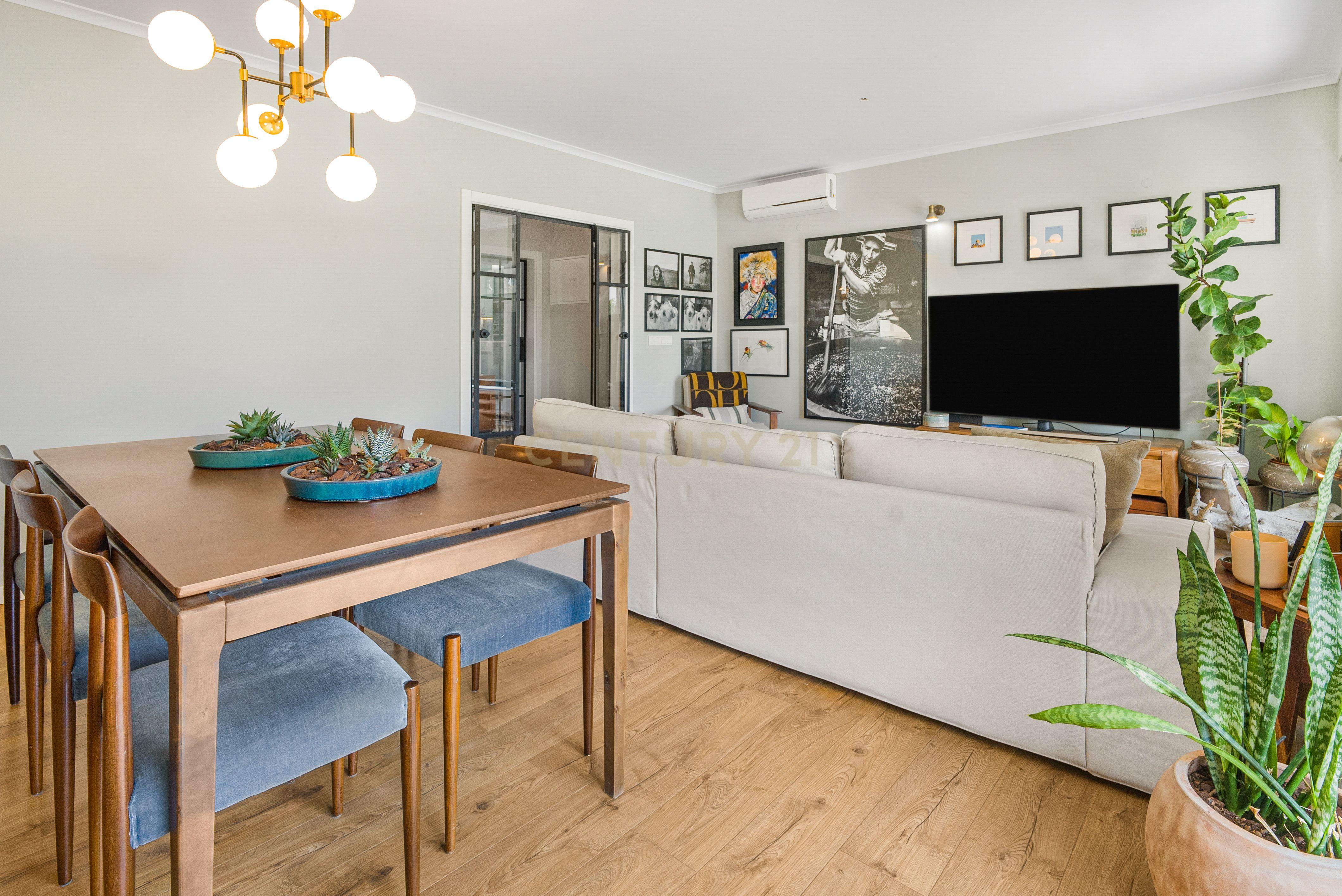 Apartamento T3 convertido em T2 totalmente renovado - Cova da Piedade ( frente à Estação) - Image 3