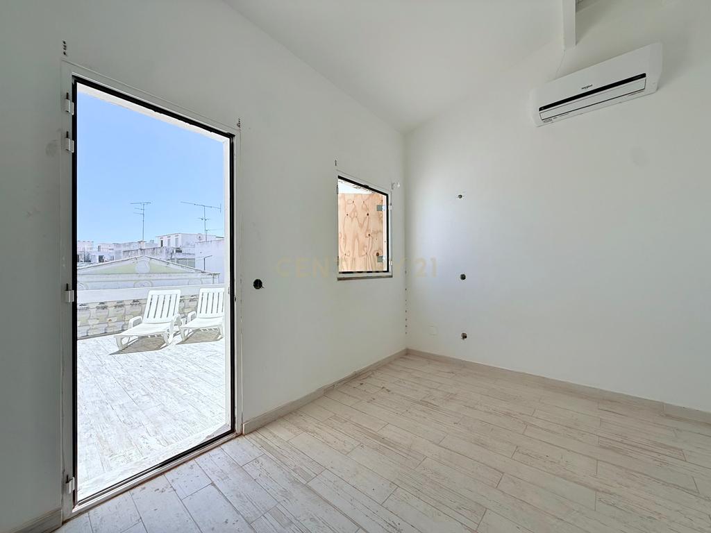 Apartamento T3 Duplex no coração da Baixa de Olhão - Image 25