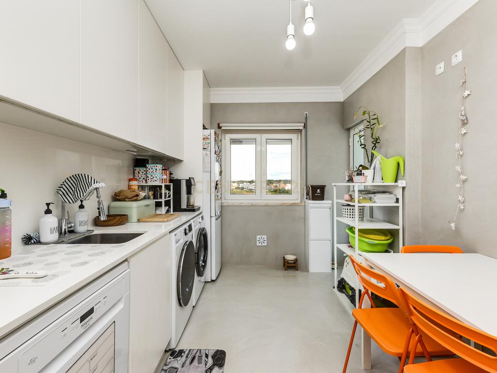 Apartamento T3 no Montijo com garagem, arrecadação e varandas - Image 7