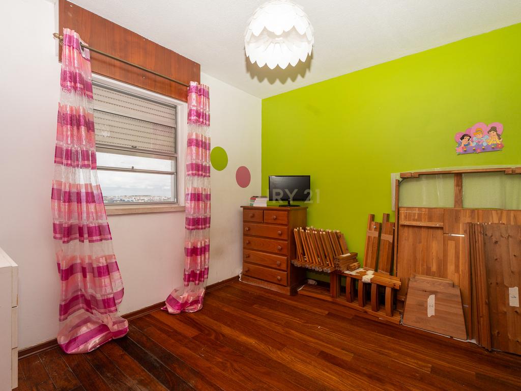 Apartamento T2 em Santo António dos Cavaleiros_Muito bem localizado - Image 20