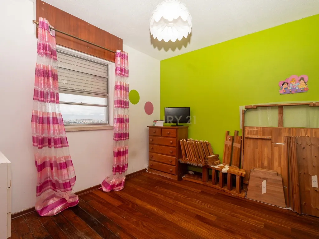 Apartamento T2 em Santo António dos Cavaleiros_Muito bem localizado - Image 20