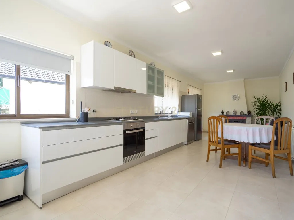 Moradia T3 com anexos e garagem para 3 carros – Canedo, Pampilhosa - Image 2