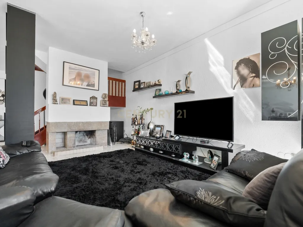 Apartamento Duplex de 7 assoalhadas no Barreiro - Image 27