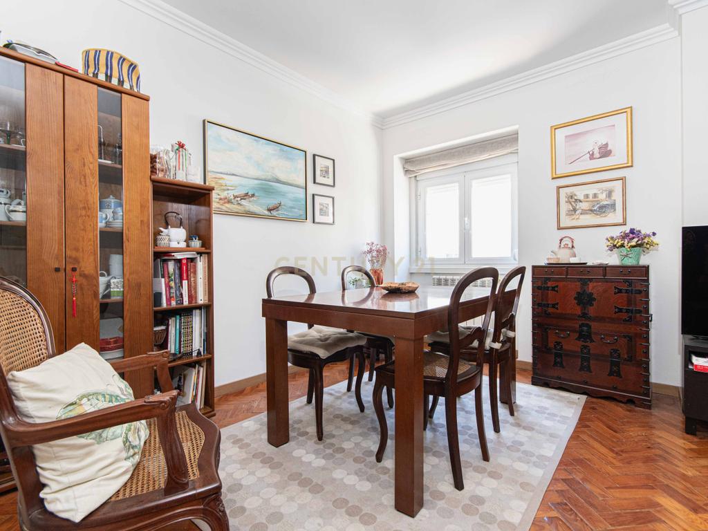 Apartamento T4 luminoso em Alvalade que combina estilo e localização premium - Image 15