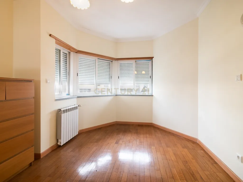 Apartamento T4 no Centro de Odivelas com Parqueamento para 3 Viaturas - Image 19