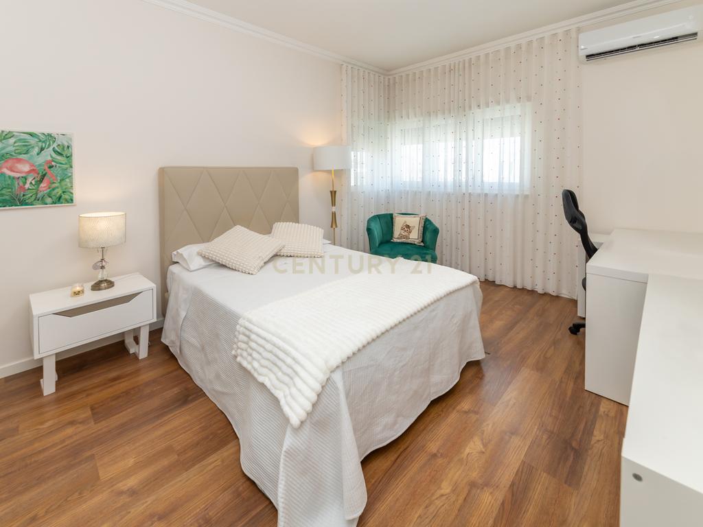 🌳 Moradia T4 Isolada com Jardim e Terraço na Quinta da Serralheira 🌞 - Image 60