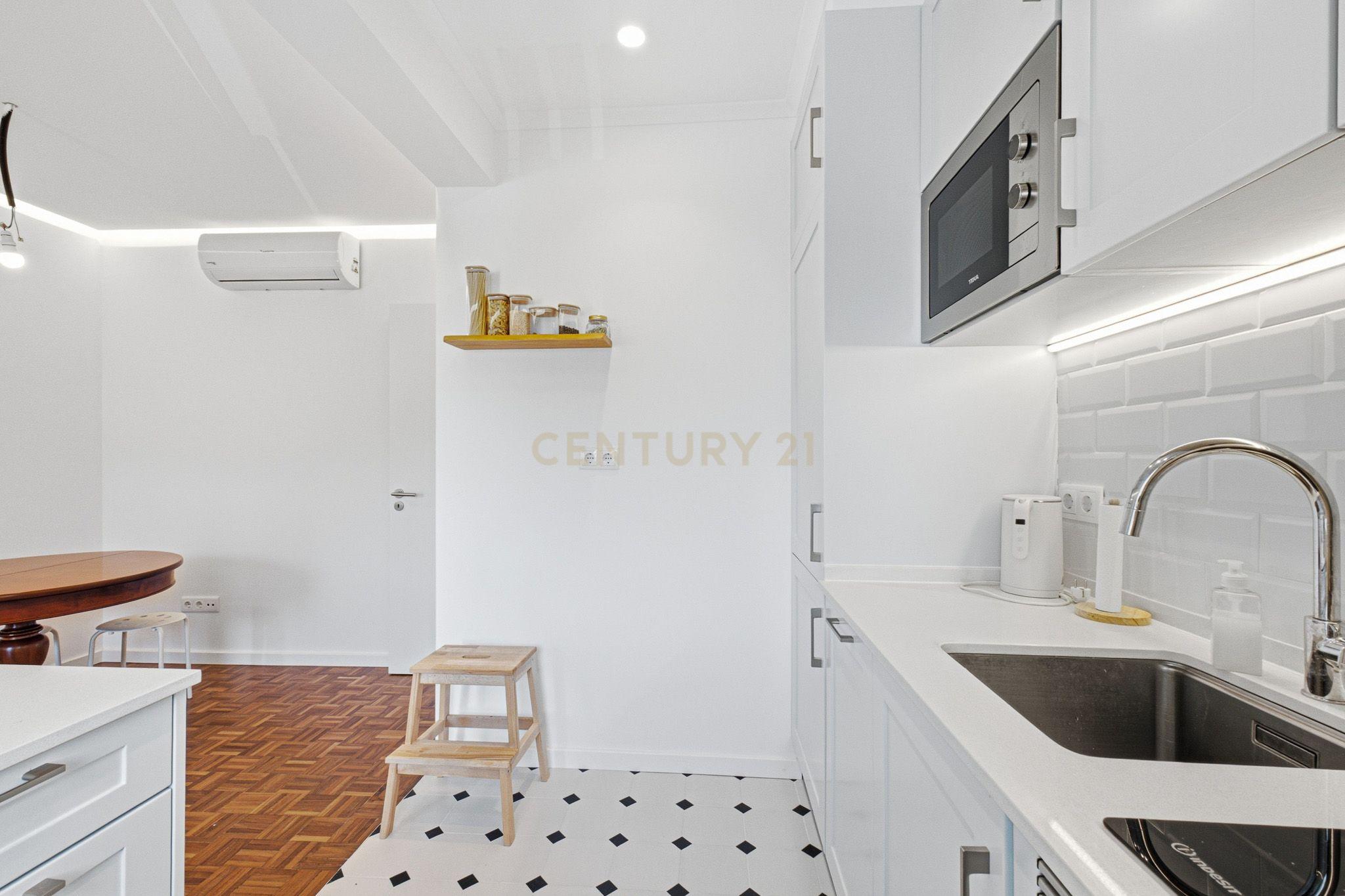 Fotografia 8 de Apartamento Remodelado T2, Linda-a-Velha, Oeiras