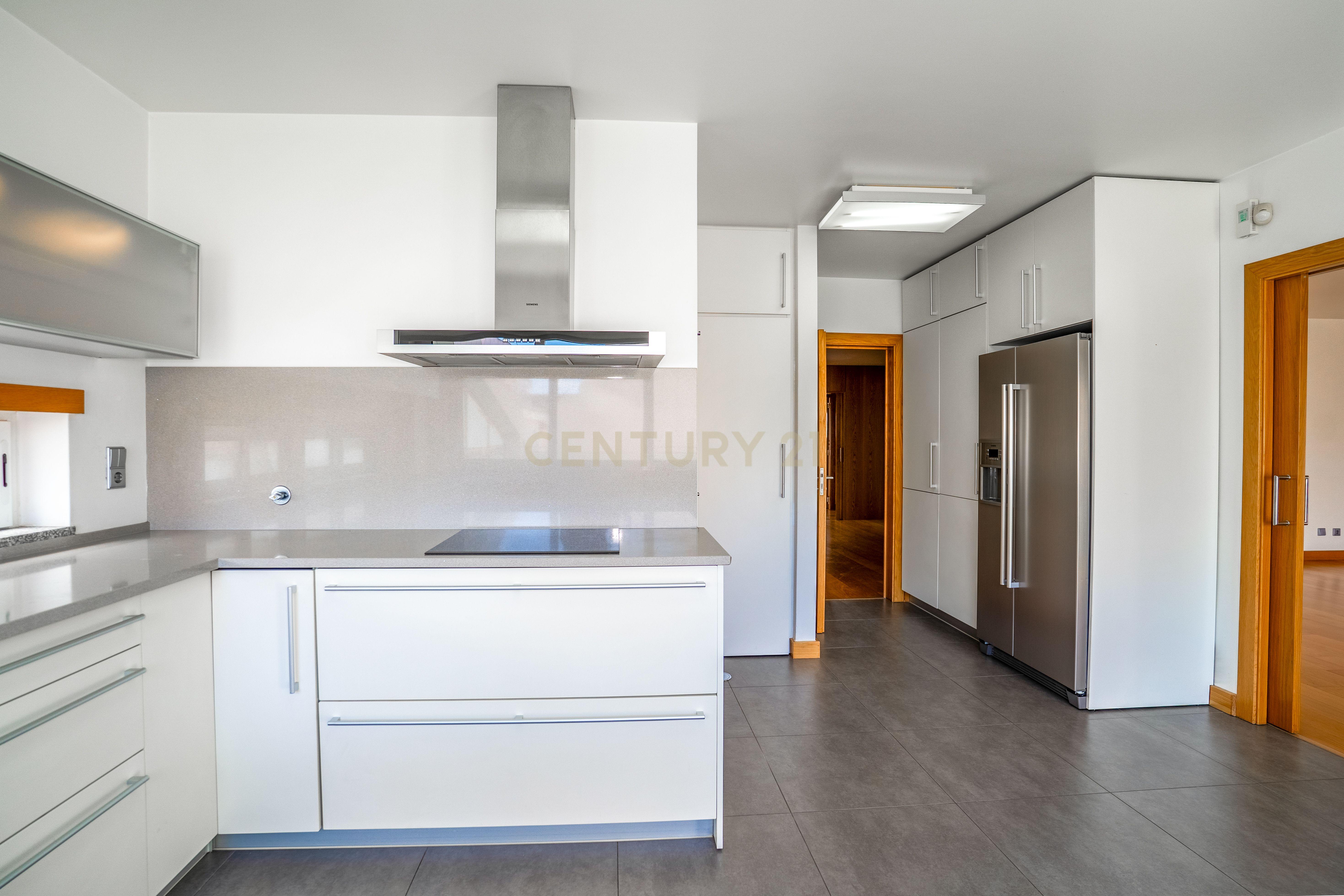 Fotografia 12 de Apartamento T4 Premium com Terraço na Avenida da Independência