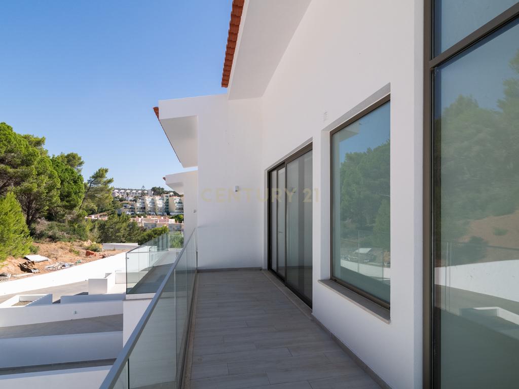 Condomínio Villas d’Ouro – Exclusividade e Conforto no Coração de Sesimbra - Image 47