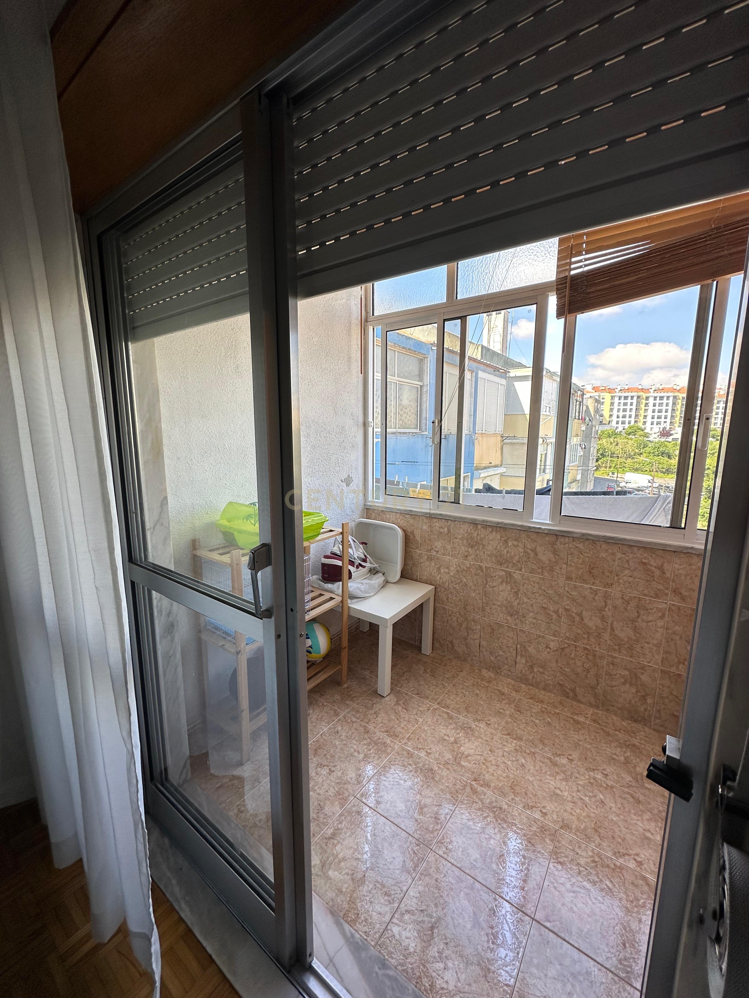 Apartamento T2 com Vista Privilegiada em Amadora - 250.000€ - Image 12