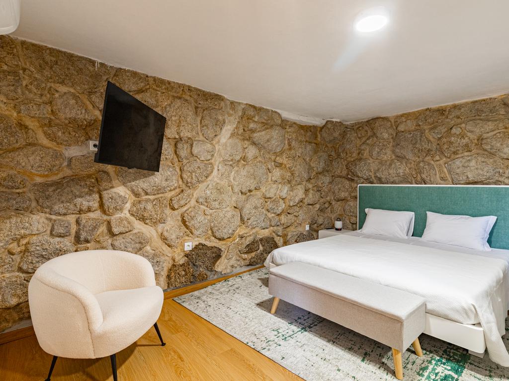 Um Refúgio no Gerês com 2 casas junto ao Rio  - Image 5