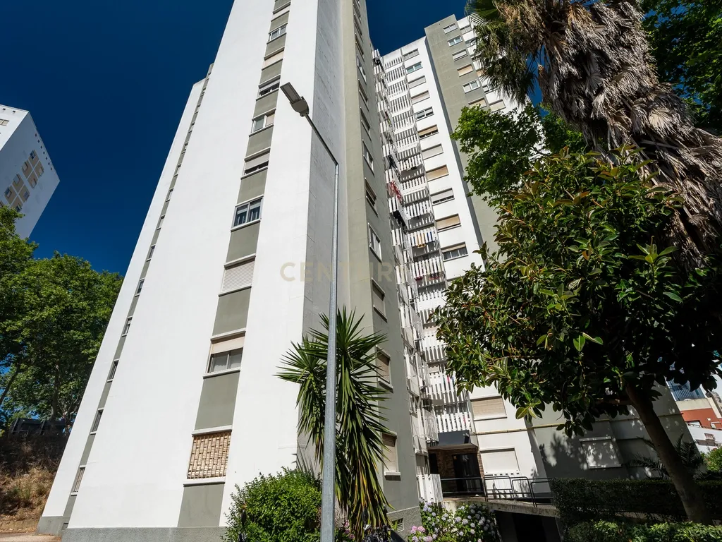 Apartamento de tipologia T4, com 2 WC e arrecadação localizado em Santo António dos Cavaleiros – Loures. - Image 30