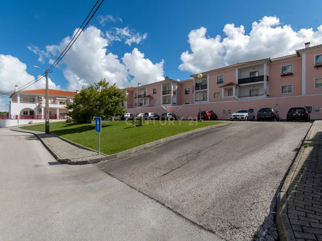 Espaçoso Apartamento T2 Póvoa da Galega com Terraço e Vista Desafogada - Image 31